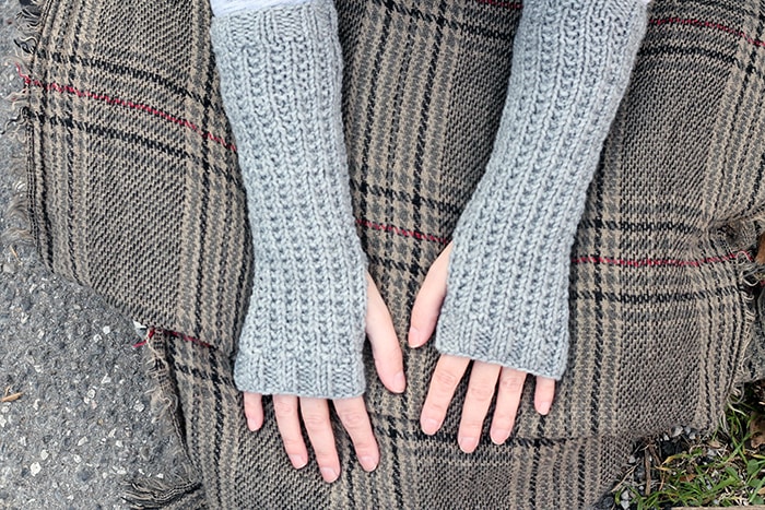Magpie fingerless gloves (first self-invented pattern) : r/knitting