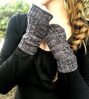 30 Free Fingerless Gloves Knitting Patterns - Handy Little Me