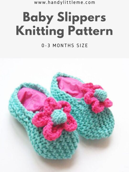 Easy Knit Baby Slippers in Gold Sparkle Yarn Baby 2.5-4 (6 to 12 Months) / with Fuchsia Soles