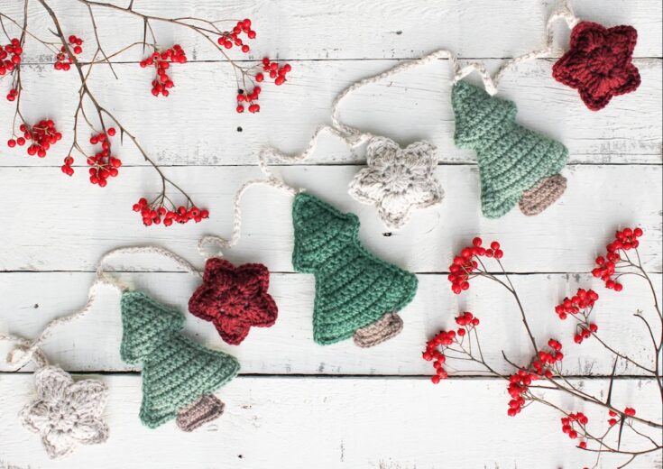 Free Crochet Pattern: Christmas Tree Dish Cloth - Pattern Paradise