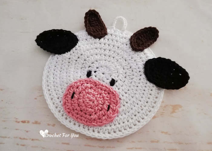 https://www.handylittleme.com/wp-content/uploads/Crochet-Cow-Potholder-Pattern-by-Crochet-For-You.jpeg