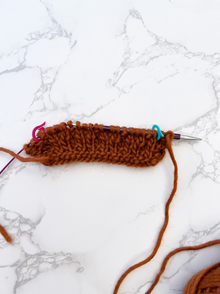 How To Knit A Twist Headband For Absolute Beginners! - Handy Little Me