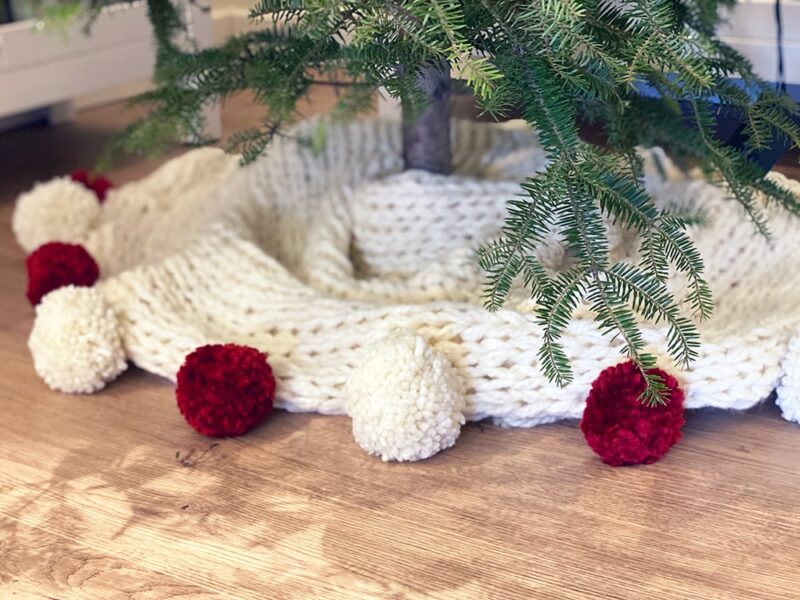 Christmas Tree Skirt Pattern {Chunky Knit} Handy Little Me