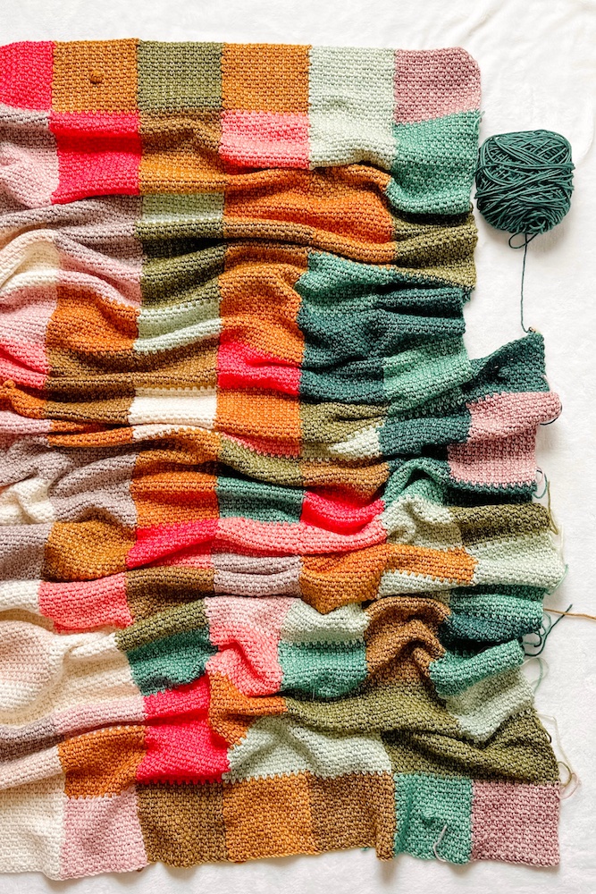 I am making a temperature blanket (one row a day for 365 days) If I want to  make it a queen size blanket, how many stitches should I cast on? Could you