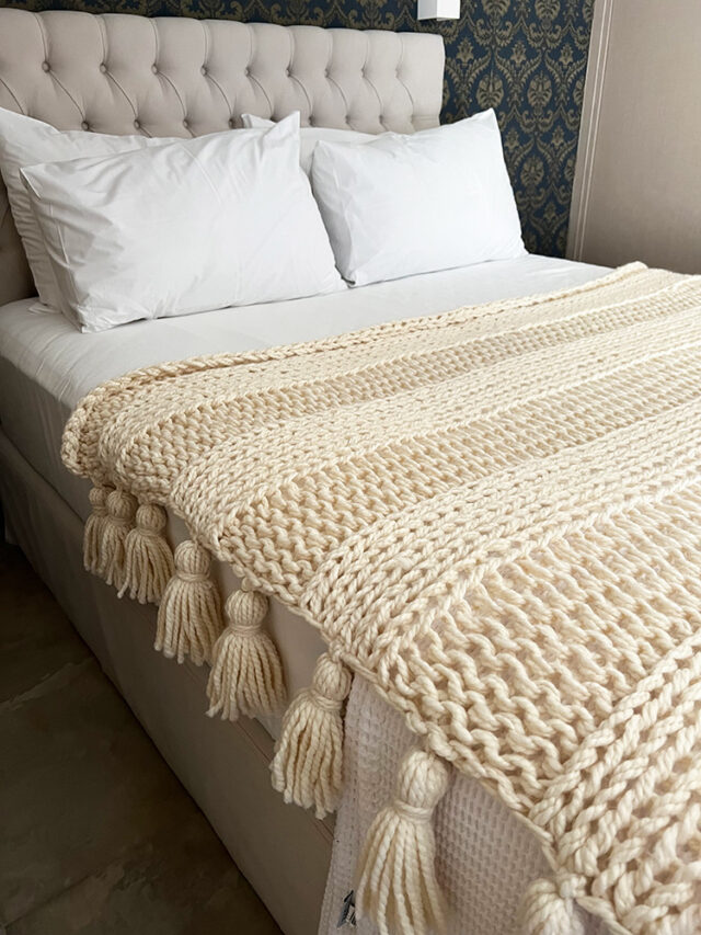 How To Make A Chunky Knit Blanket For Beginners - Handy Little Me