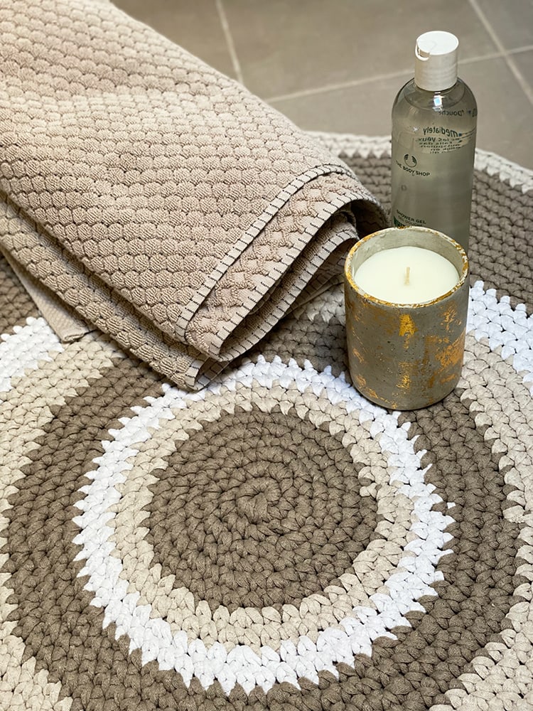 Crochet Round Rug Pattern - Handy Little Me